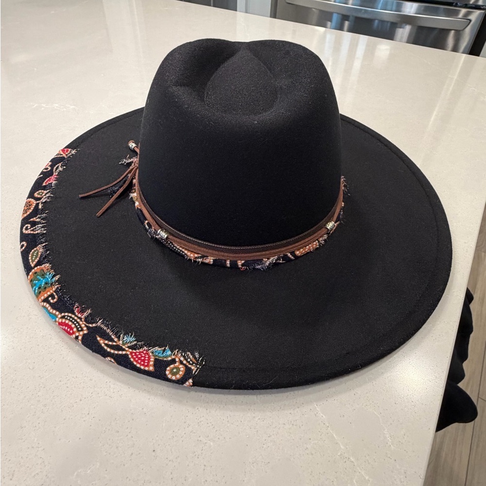 Hat- flat brimmed felt, New never worn . Elastic easy fit on inside. - Picture 2 of 4